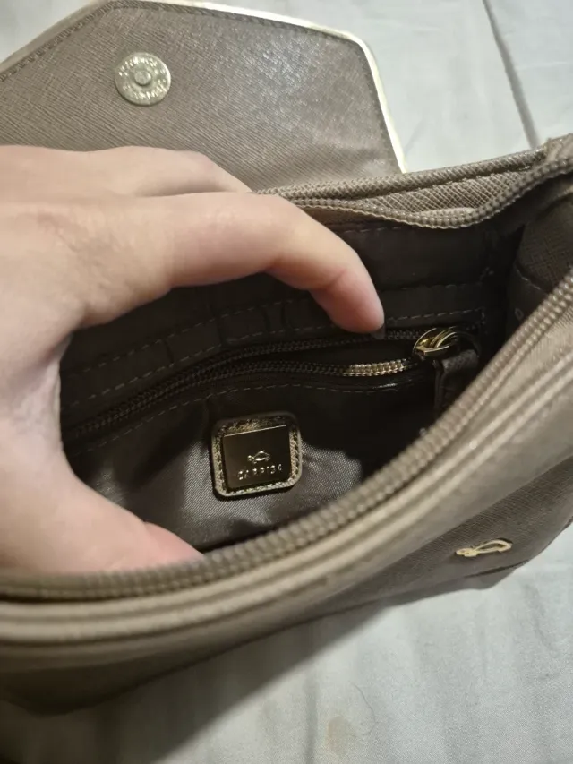 Bolso Carpisa Beige Dorado