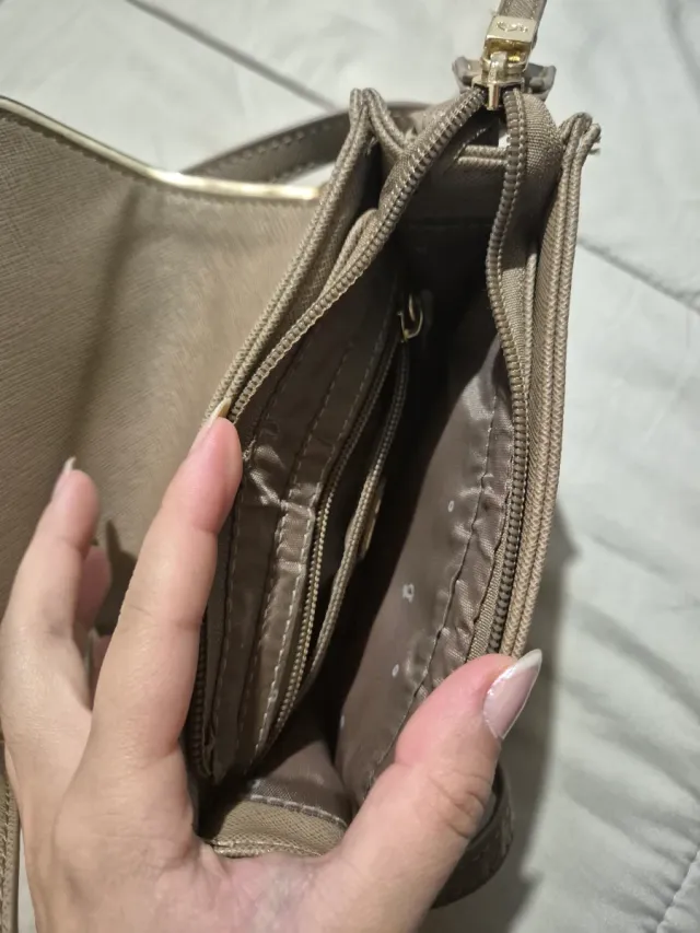 Bolso Carpisa Beige Dorado