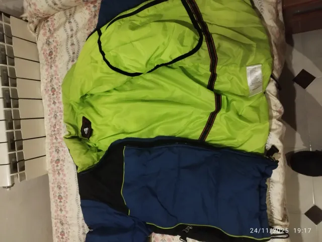 Plumífero Nike azul y negro