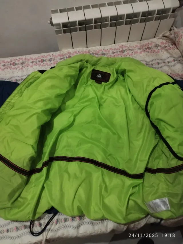 Plumífero Nike azul y negro