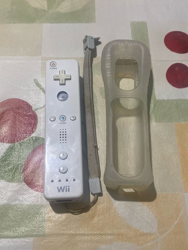 Mando Wii con funda y correa