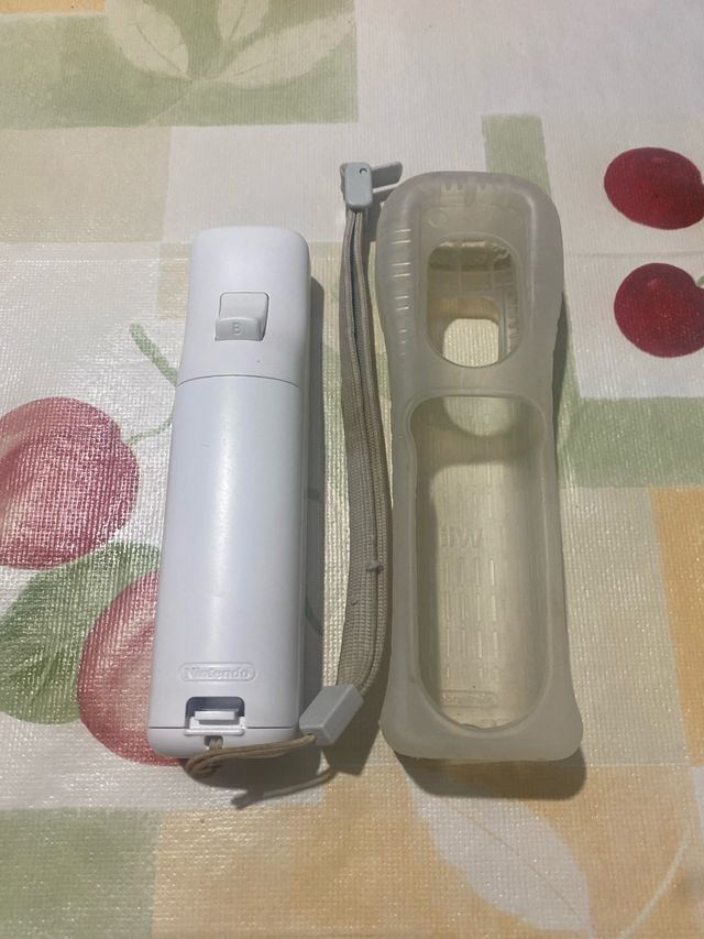 Mando Wii con funda y correa