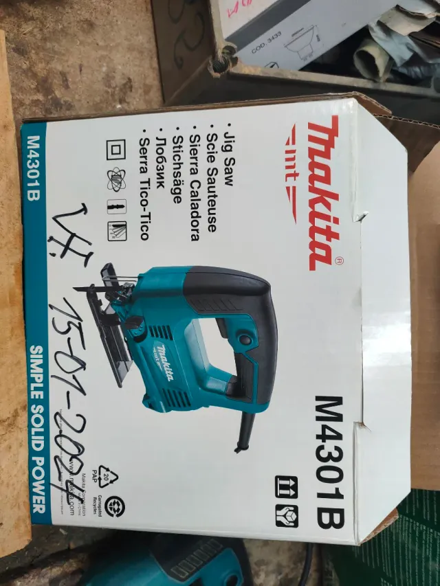 Sierra de calar Makita M4301B