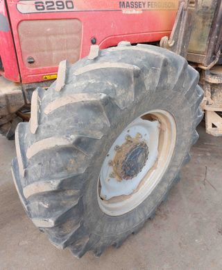 Tractor Massey Ferguson 6290 con pala