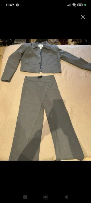 Traje Pull&Bear gris chaqueta y pantalón