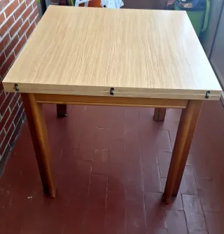 Mesa de comedor extensible de madera