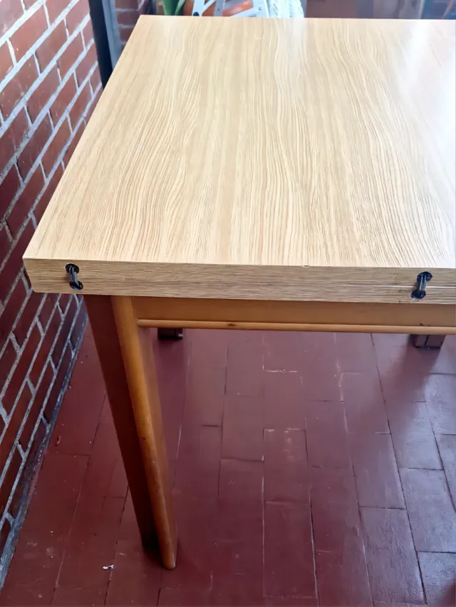Mesa de comedor extensible de madera