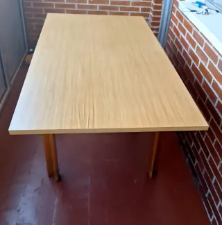 Mesa de comedor extensible de madera