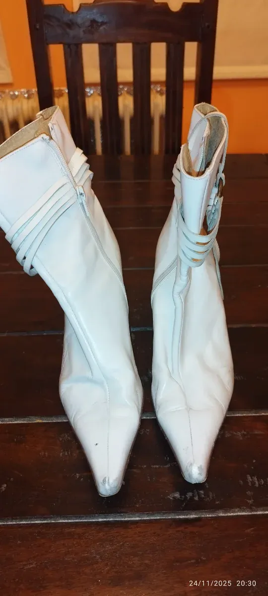 Botines blancos de tacón