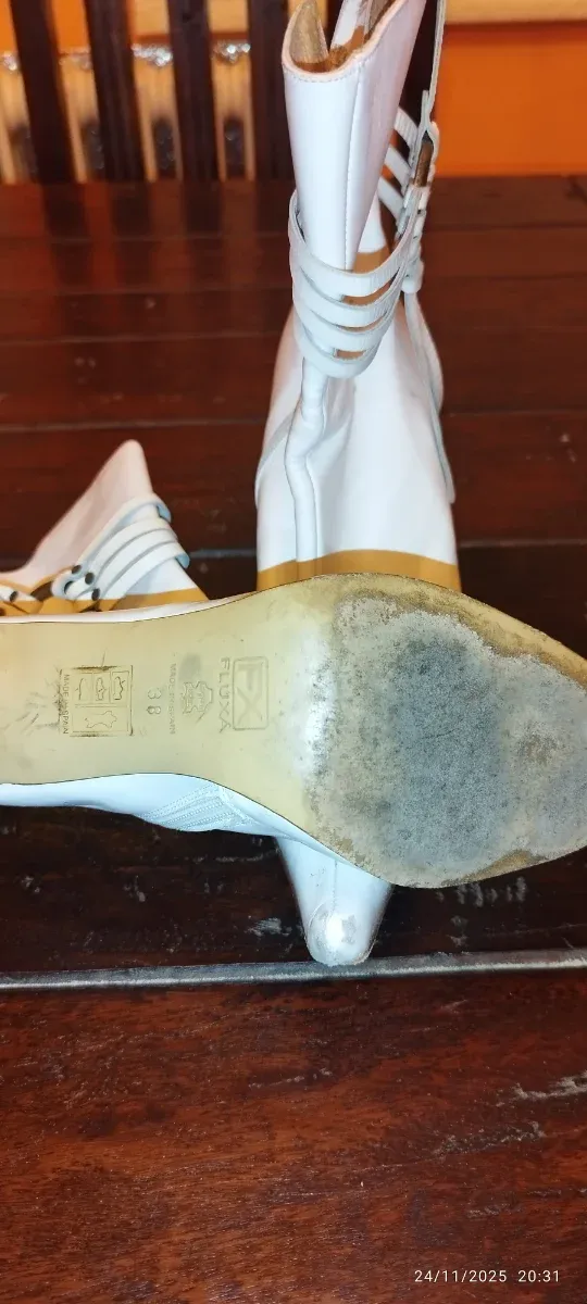 Botines blancos de tacón