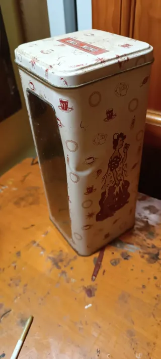 Antigua caja Anís del Mono