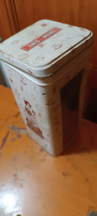 Antigua caja Anís del Mono