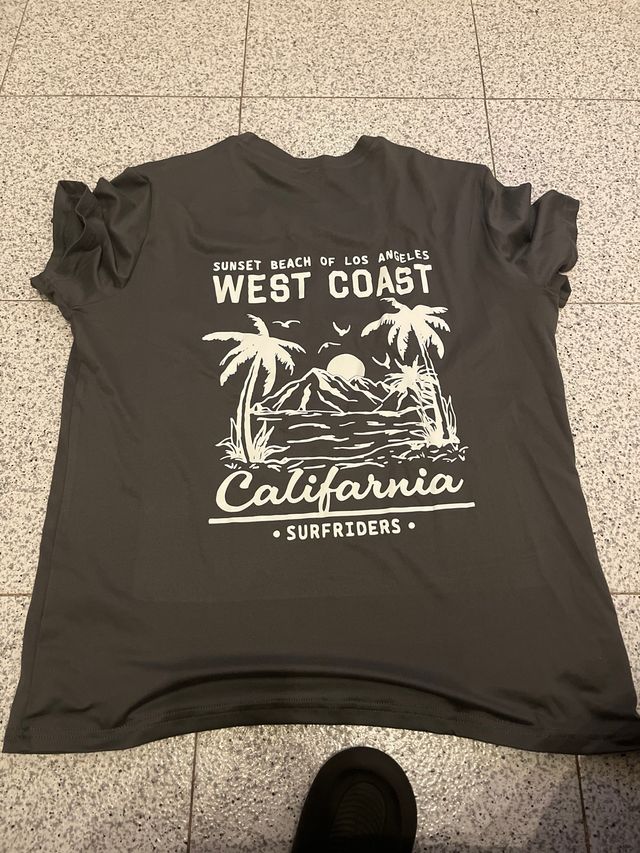 Camiseta Shein Gris Estampado Costa Oeste