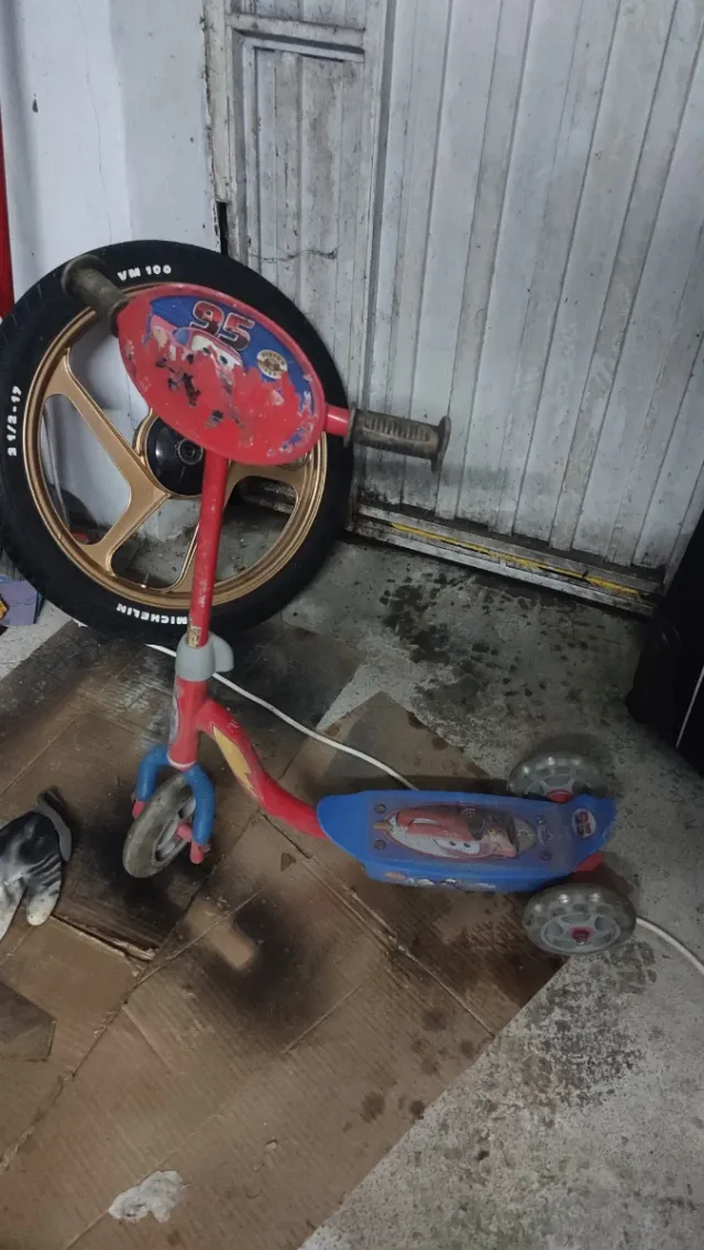 Patinete infantil Rayo McQueen 3 ruedas