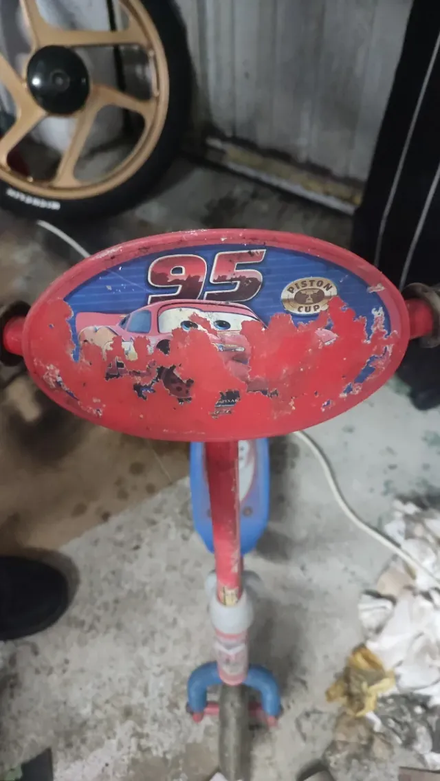 Patinete infantil Rayo McQueen 3 ruedas