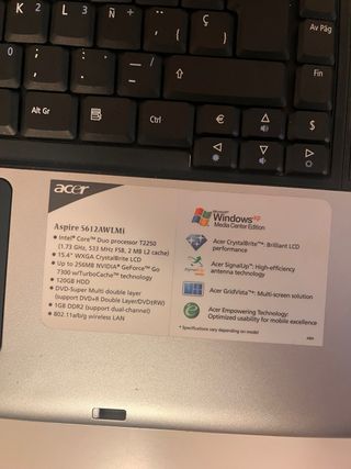 Ordenador portátil Acer con funda