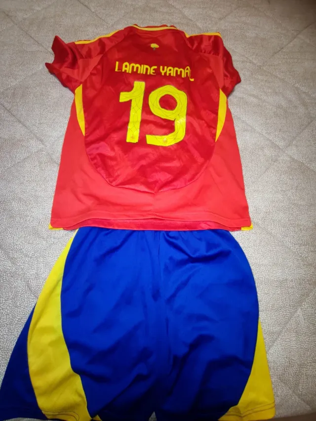 Lote 2 equipaciones España fútbol