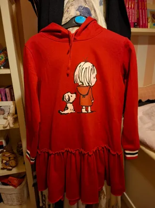 Vestido con capucha de niña