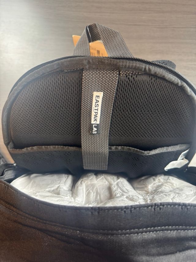 Mochila Eastpak One Piece Black Nueva