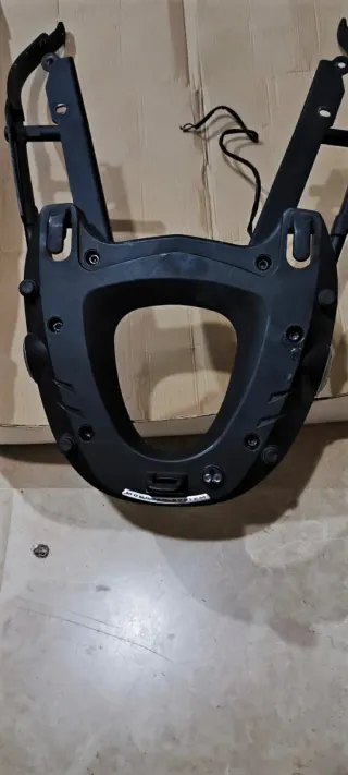 Soporte Portabaúl y Baul Givi Monokey Honda VFR800