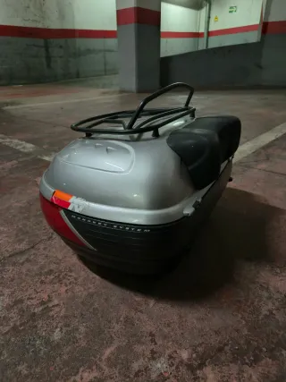 Soporte Portabaúl y Baul Givi Monokey Honda VFR800