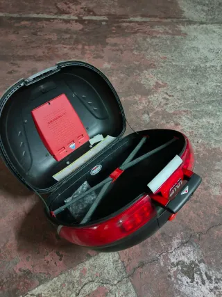 Soporte Portabaúl y Baul Givi Monokey Honda VFR800