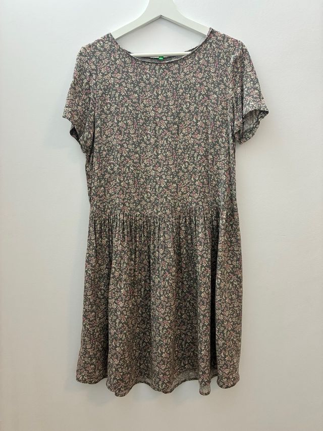 Conjunto cárdigan y vestido floral