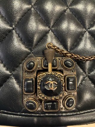 Borsa Chanel Vintage in Pelle Nera. Pelle molto morbida.