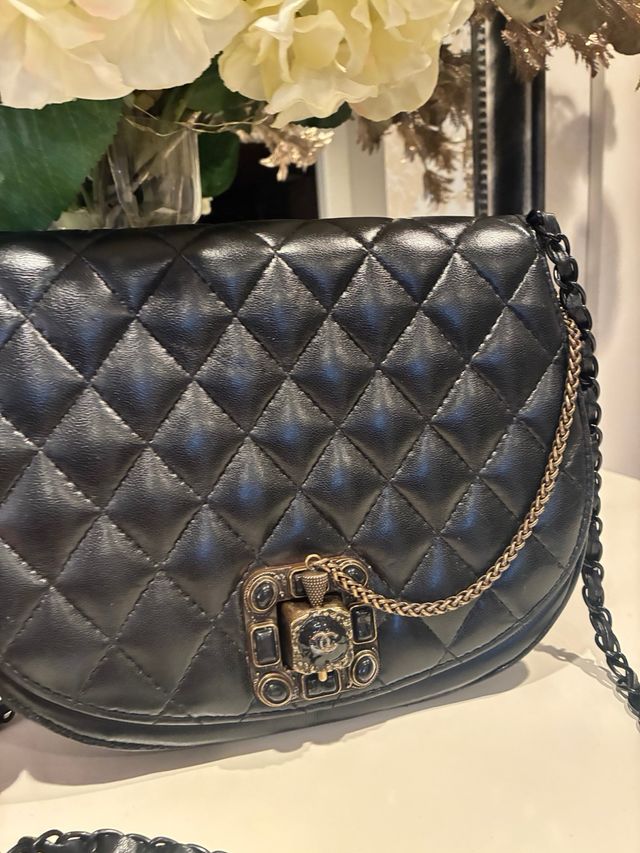 Borsa Chanel Vintage in Pelle Nera. Pelle molto morbida.