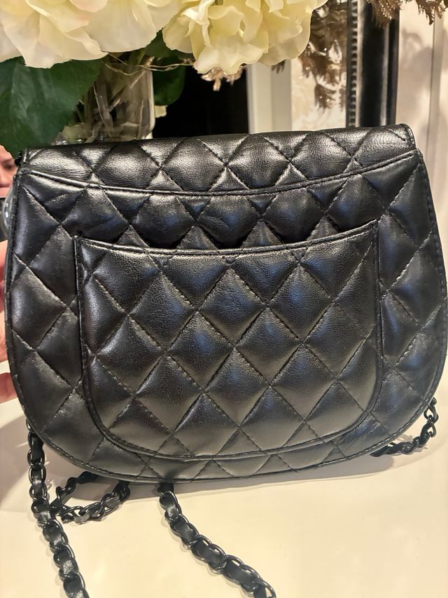 Borsa Chanel Vintage in Pelle Nera. Pelle molto morbida.