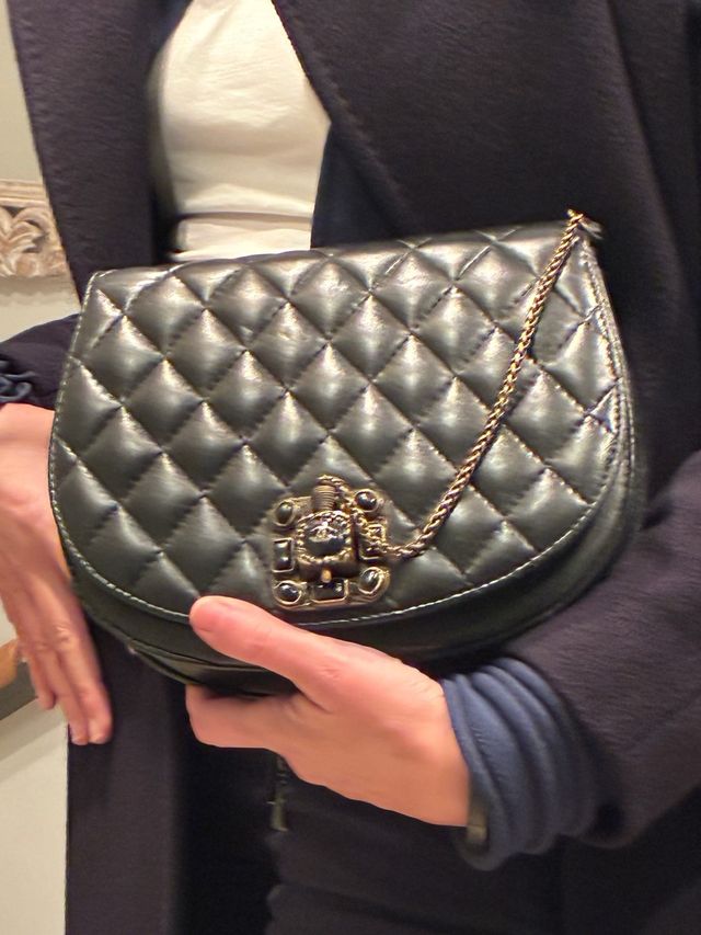 Borsa Chanel Vintage in Pelle Nera. Pelle molto morbida.