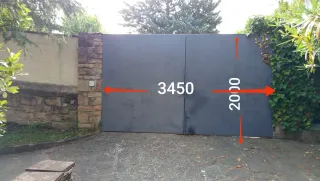 Puerta de hierro grande. Buena calidad.