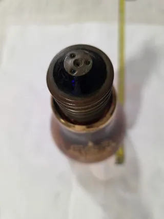 Botella con forma de bombilla.