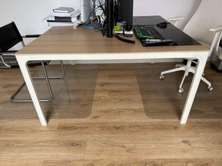 Mesa de escritório quadrada madeira e metal