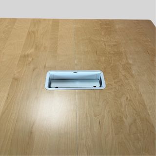 Mesa de escritório quadrada madeira e metal