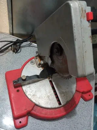 Sierra de mesa para cortes precisos