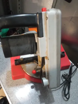 Sierra de mesa para cortes precisos