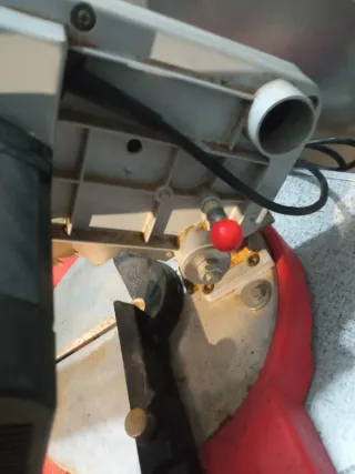 Sierra de mesa para cortes precisos