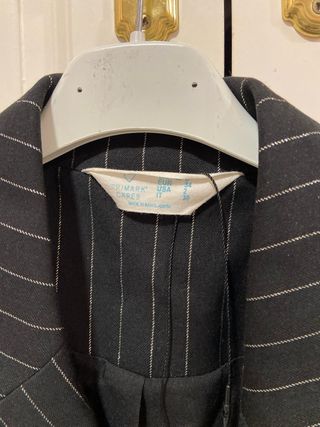 Chaqueta de rayas negra plateada más grande de S