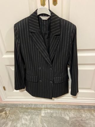 Chaqueta de rayas negra plateada más grande de S