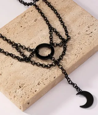 Collana con pendente a forma di luna