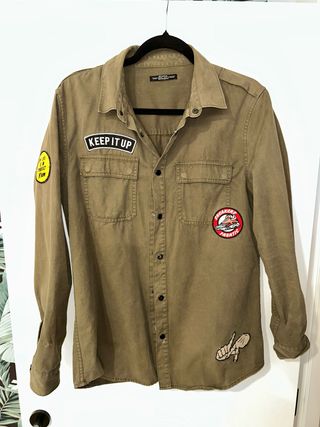 Sobrecamisa con parches