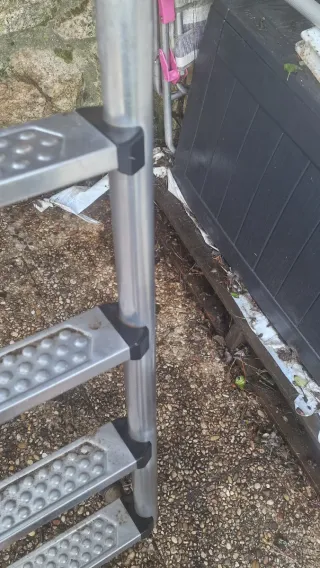 'Escalera de piscina metálica