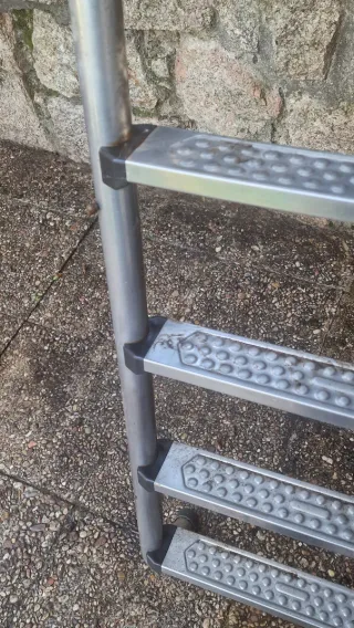 'Escalera de piscina metálica