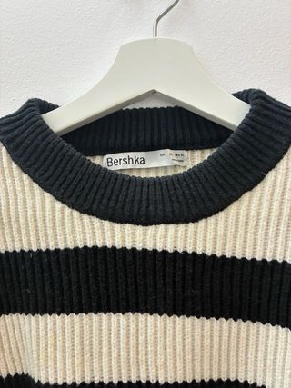 Jersey Bershka Rayas Blanco y Negro Talla M