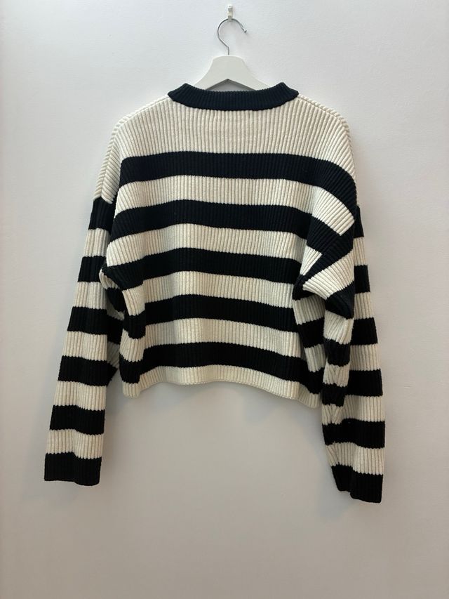 Jersey Bershka Rayas Blanco y Negro Talla M