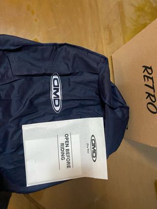 Casco naranja estilo retro dmd