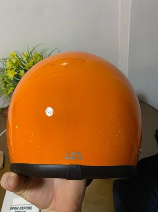 Casco naranja estilo retro dmd