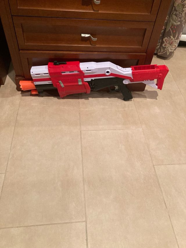 Pistola Fortnite Nerf Roja y Blanca sin balas