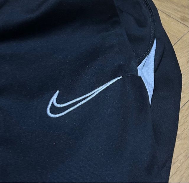 Pantalón chándal Nike negro franja blanca